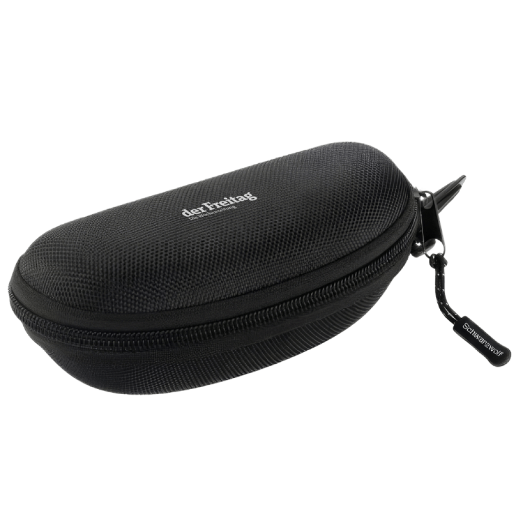 Schwarzes stabiles Outdoor-Brillenetui mit „der Freitag“-Logo als Aboprämie