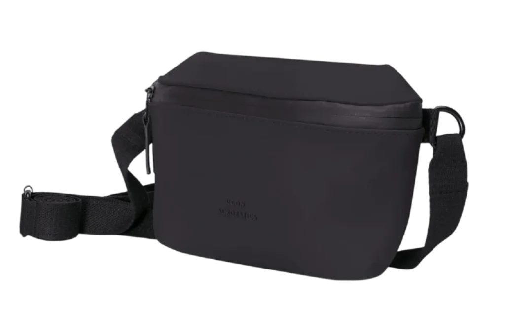 Schwarze Crossbody Bag von Ucon Acrobatics als kostenlose Prämie für ein Abo von der Wochenzeitung „der Freitag“
