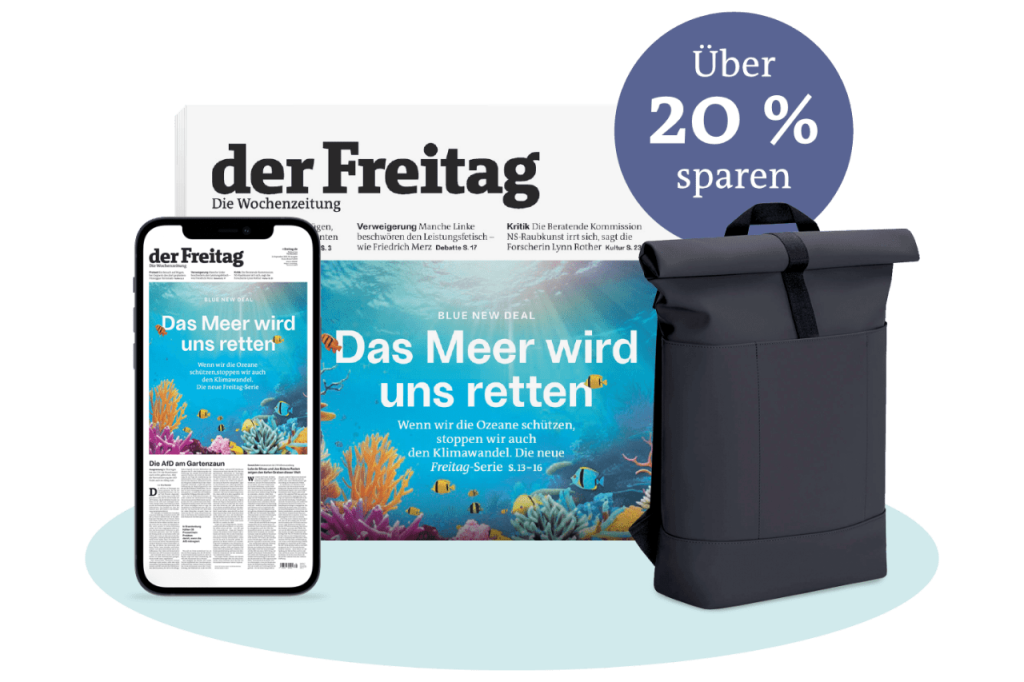 der Freitag im Kombi-Abo mit Ucon Rucksack als Gratis-Prämie. Abgebildet ist das Cover der Ausgabe 38/2023 auf einem Mobiltelefon und als Zeitung, der Rucksack in Schwarz sowie der Hinweis „25% sparen“